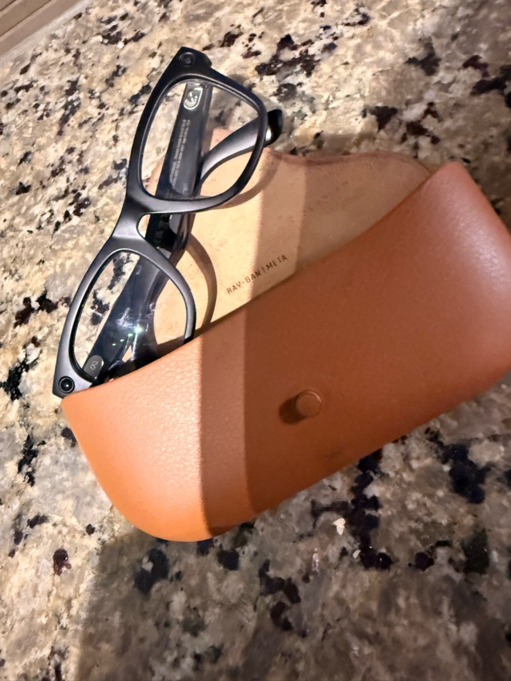 Ray-Ban meta wayfarer sz53 Gen 1 Black Frames with Brown Leather charge Case - Picture 6 of 9